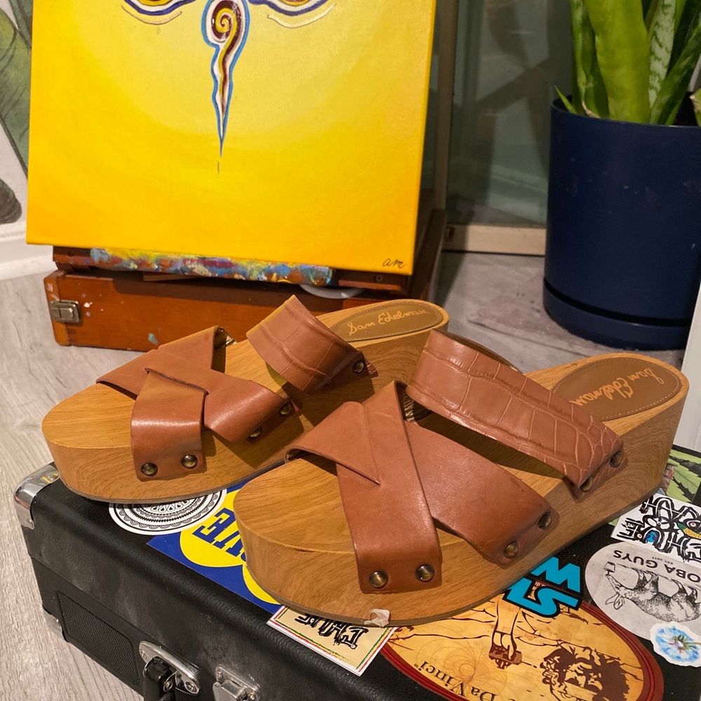 Comfy wooden platform sandals!